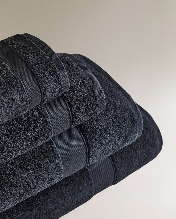 Black Towel - Image 2